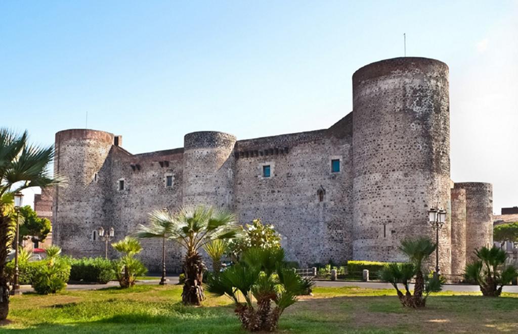 Castello Ursino. Built by Federico II of Svevia starting from 1234, the Castle has a strict quadrangular plan with two of the corner towers still visible. ®cataniatoday.it