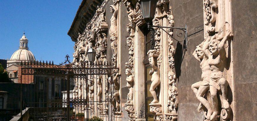 The baroque in the exteriors of Palazzo Biscari. @citymapsicilia.it