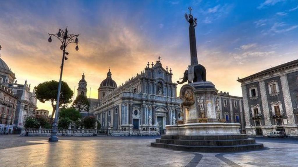 Piazza Duomo - Cathedral square at sunrise. ®FameLab-Italy