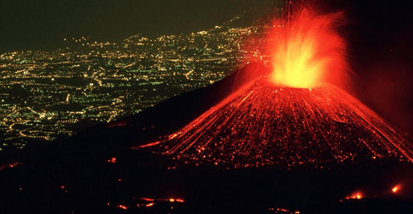 Night view of Mount Etna during a recent eruption. World Heritage UNESCO. @corrieredelmezzogiorno