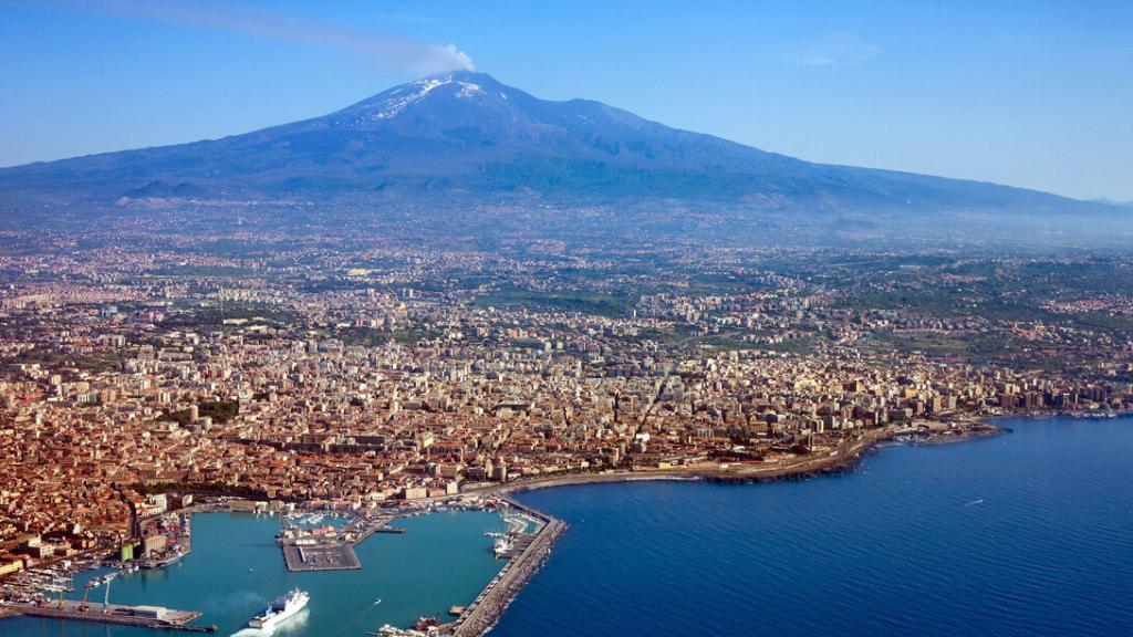 Aerial view of Catania with Mount Etna in the background. ®gds.it